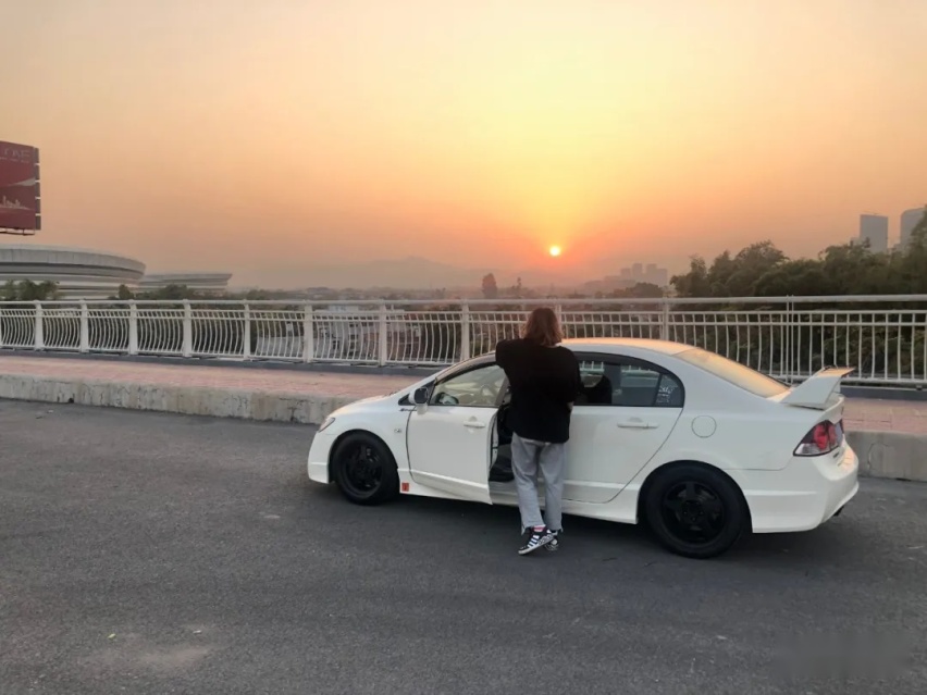 再快的火箭，也追不上开本田FD2的女孩