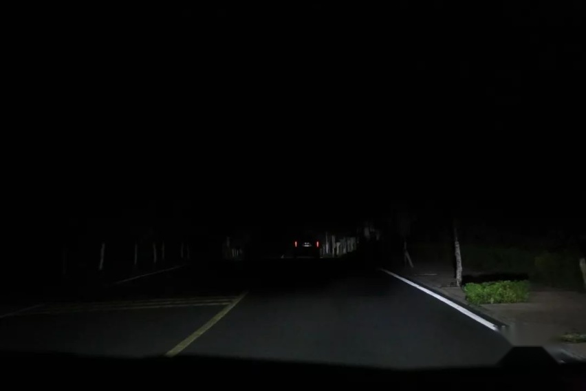 “远光狗”与“看不清”之间的矛盾，被凯迪拉克XT6给解决了!