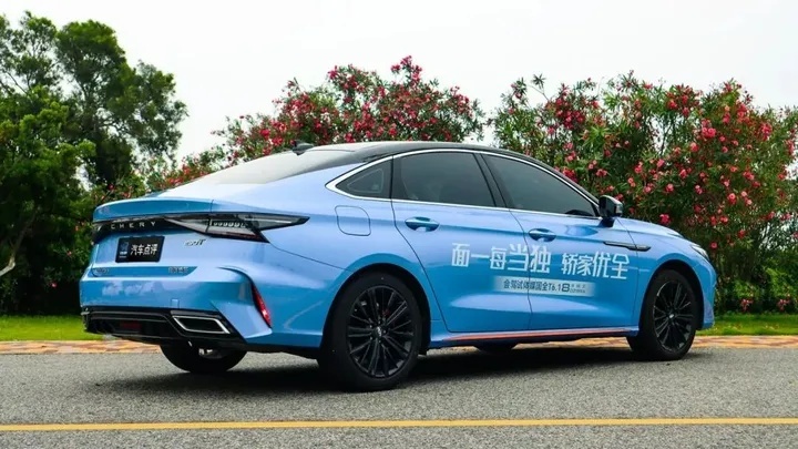 试驾奇瑞艾瑞泽8：全优家轿，独当每一面