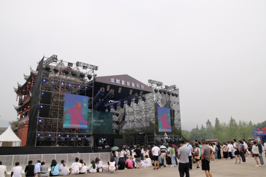 浪漫法系雪铁龙，带你走进成都夏至音乐日，三旬老头实名羡慕