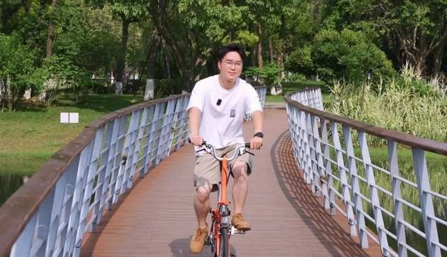 提2万元小布折叠自行车：伦敦手工焊接，贵得天经地义