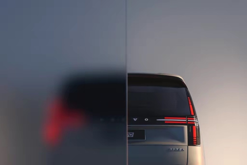 沃尔沃首款纯电MPV，EM90售价81.8万元，网友：坐等降20万！