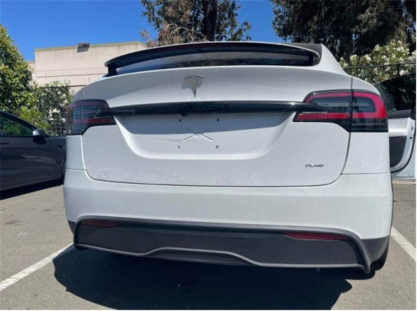 异形方向盘，配置更丰富，Model X Plaid谍照曝光