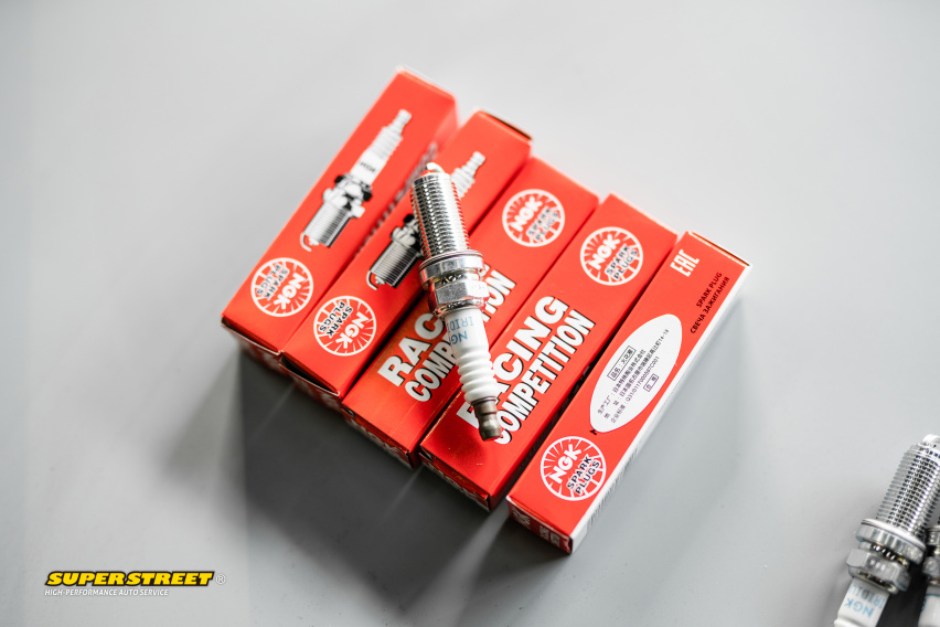 奥迪RS3更换NGK R7437-8度高性能火花塞