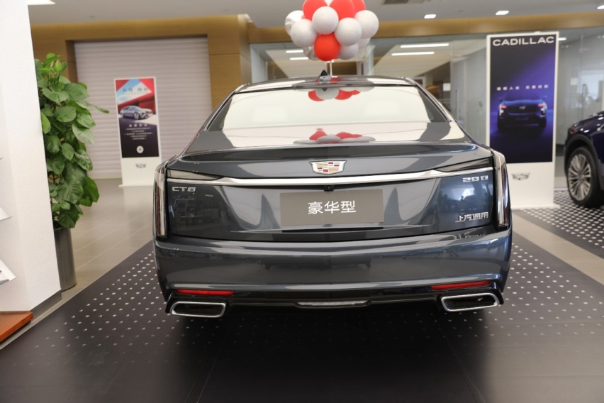 豪华感与科技感的大飞跃？到店实拍凯迪拉克全新CT6豪华型