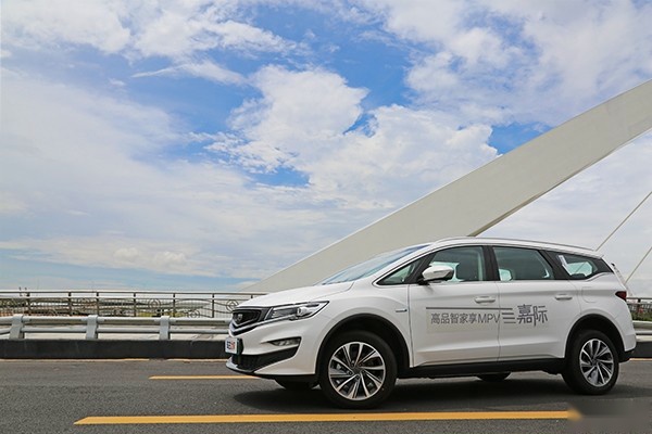 多方面领先同级别MPV 试驾吉利嘉际PHEV