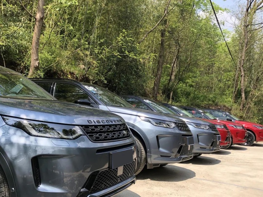 搭48V轻混，终端优惠大，沃尔沃XC60和路虎发现运动，谁更好？