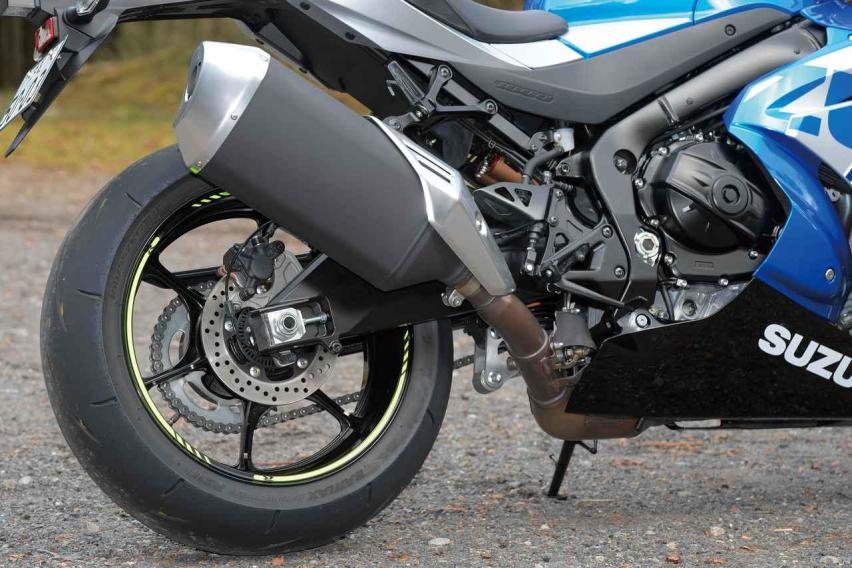 铃木公升级跑车GSX-R1000R，赛车技术下放，水冷四缸197马力