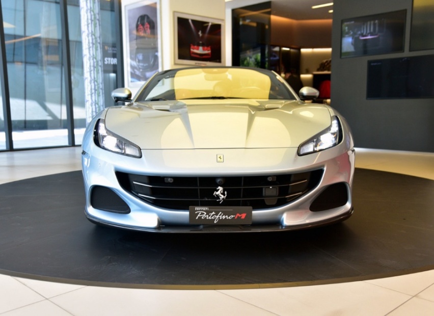3.9T V8的数据绚丽夺目，法拉利的光环璀璨耀眼，Portofino