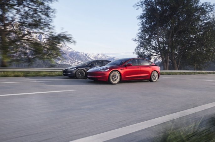 卉眼识车|特斯拉Model 3 焕新版25.99万元开启预售
