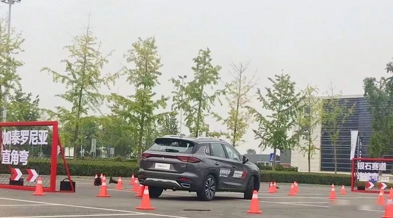 试驾全新传祺GS5，看一辆SUV如何挑战模拟赛级弯道