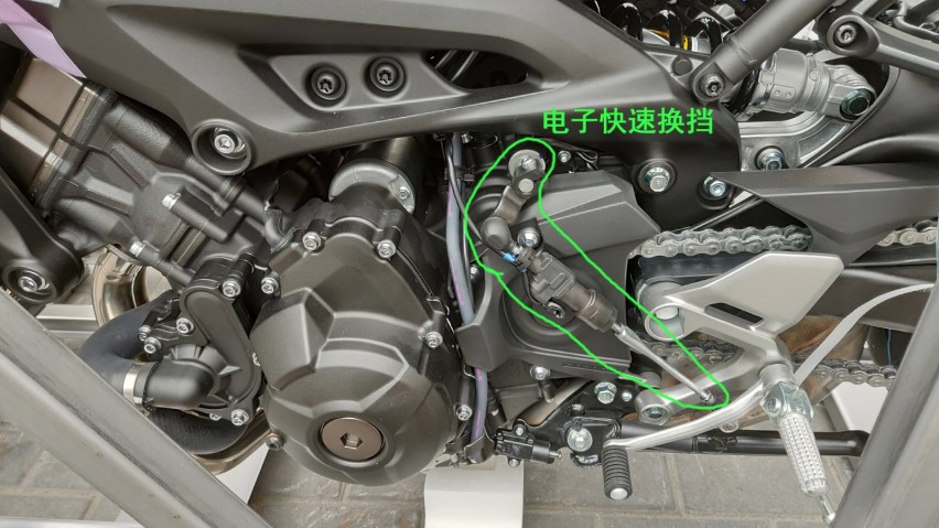 实车试驾：雅马哈MT09对于城市街车来说，是否动力过剩了?