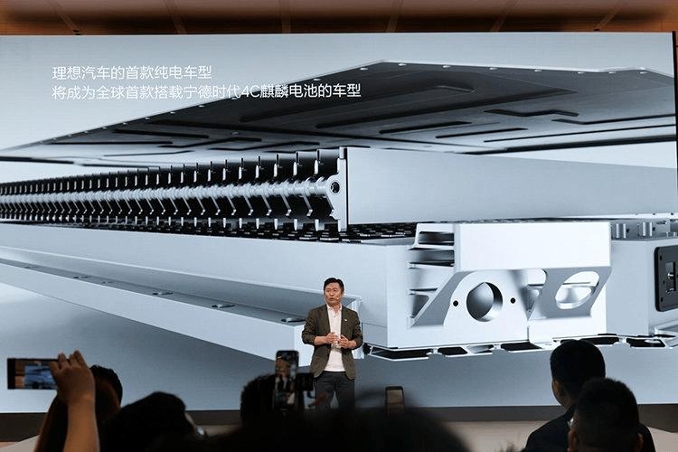 都卖30万级起，理想4月销量竟是蔚来近4倍，胜在哪儿？
