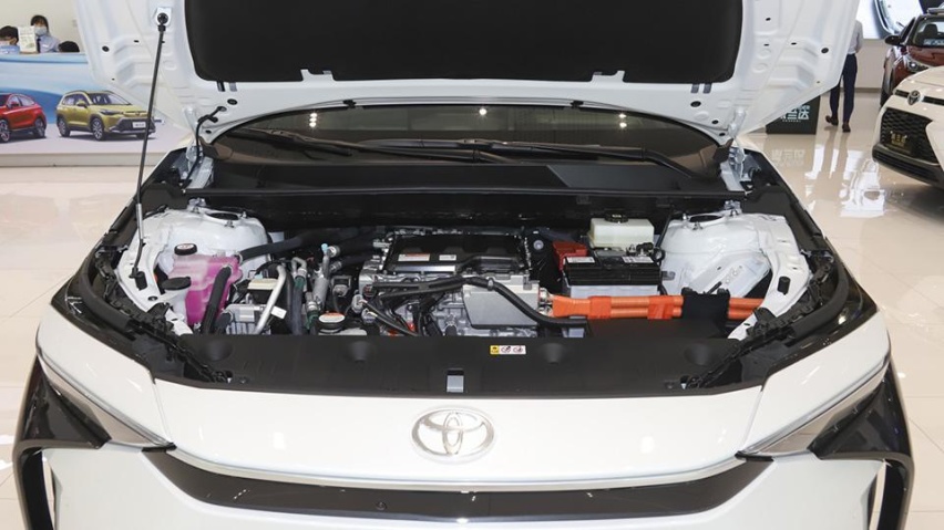 17万元就能买纯电中型SUV，丰田bZ4X官降后每年养车省4百