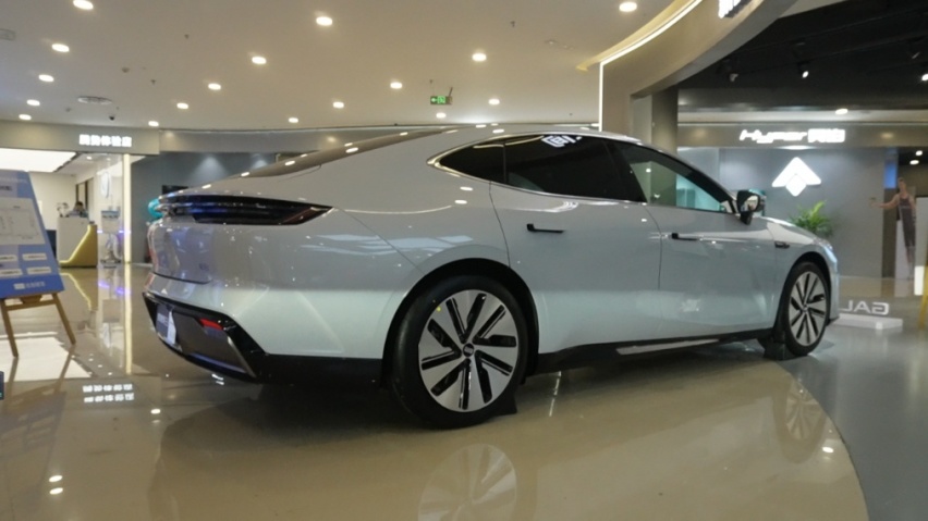 探店银河E8：国风B级车，西湖元素加持，汉EV再降价都打不过