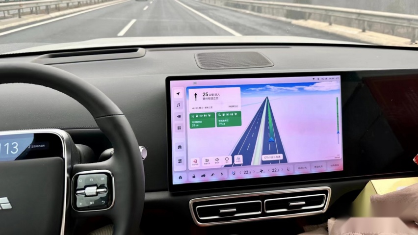 理想L9高速又撞了，类似FSD的新架构能解决问题吗？