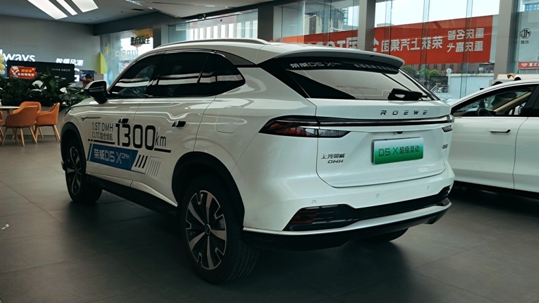 新一代哈弗H6对比荣威D5X DMH 跨赛道的友谊靠演技?