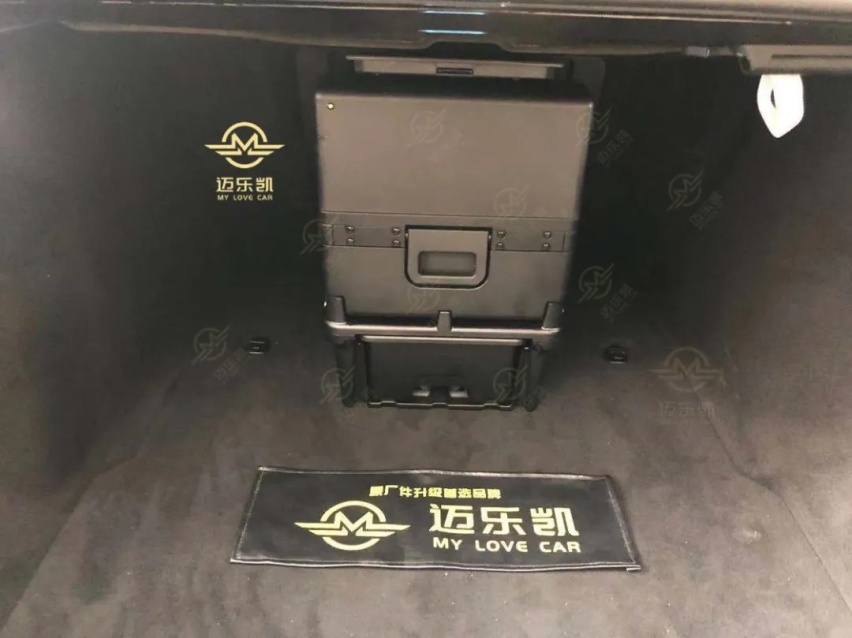 一百多万的车冰箱长什么样？21款迈巴赫S480改原厂车载冰箱