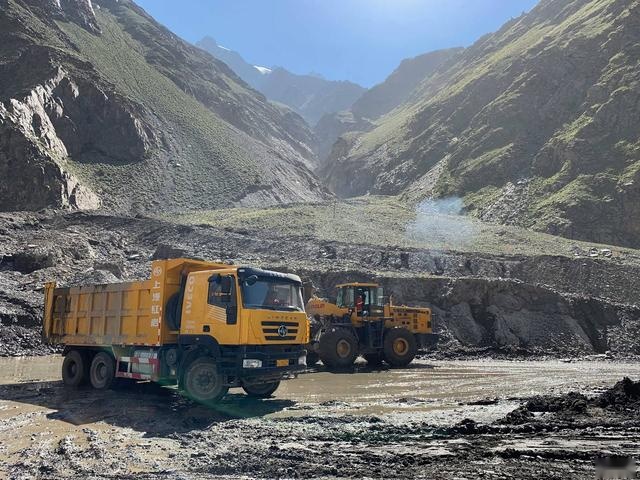 独库公路：十里不同路，一步一换天