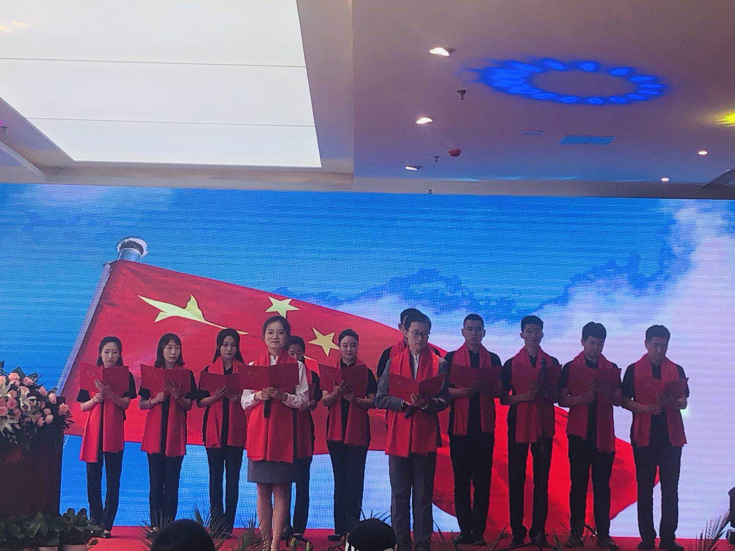 与党共同庆生 长春金山红旗体验中心盛装开业