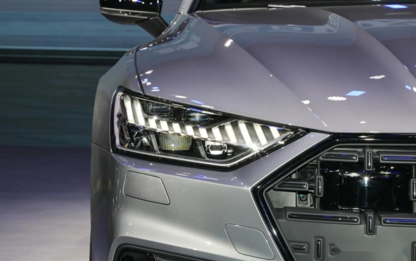 2024款上汽奥迪A7L，空气悬挂+后轮转向，3.0T V6发动机