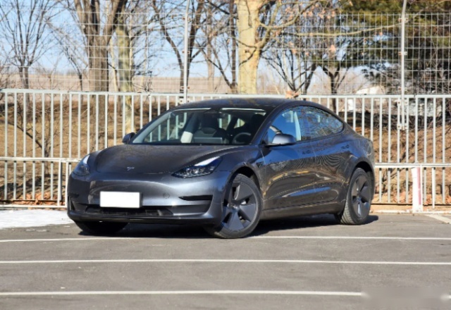 宝马i3与Model 3，同为30万以上新能源轿车，性价比谁更高？