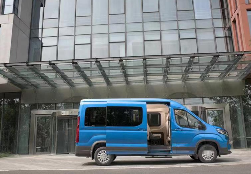 罗永浩终于拿到了他的代步房车，定制版交付后又会发生什么？