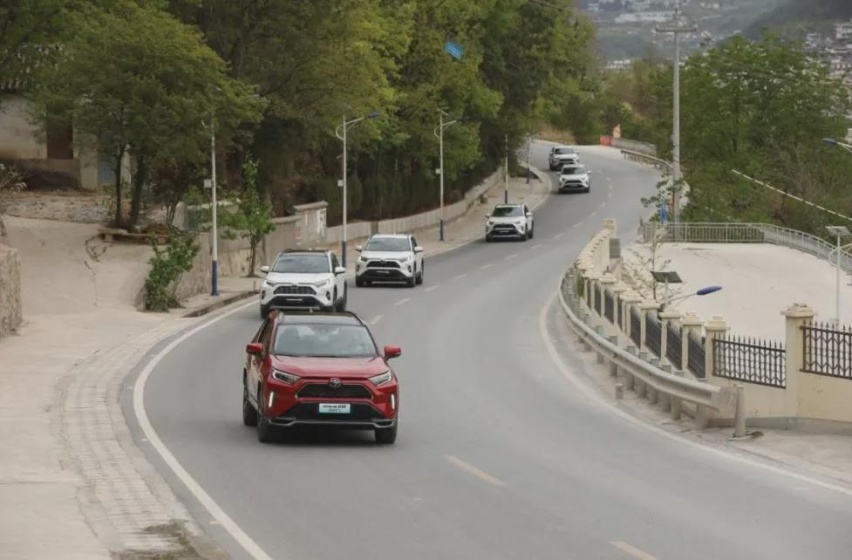 插混版RAV4荣放来了，24.88万起，纯电续航95公里！