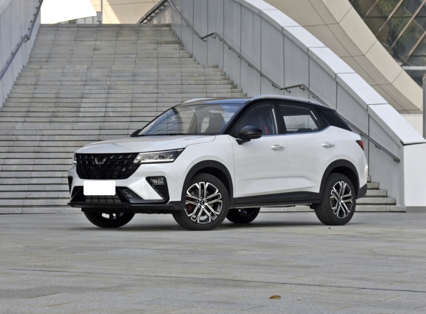 五菱又推出SUV，后排可变“大床房”，搭载1.5T造型霸气，竞争缤越