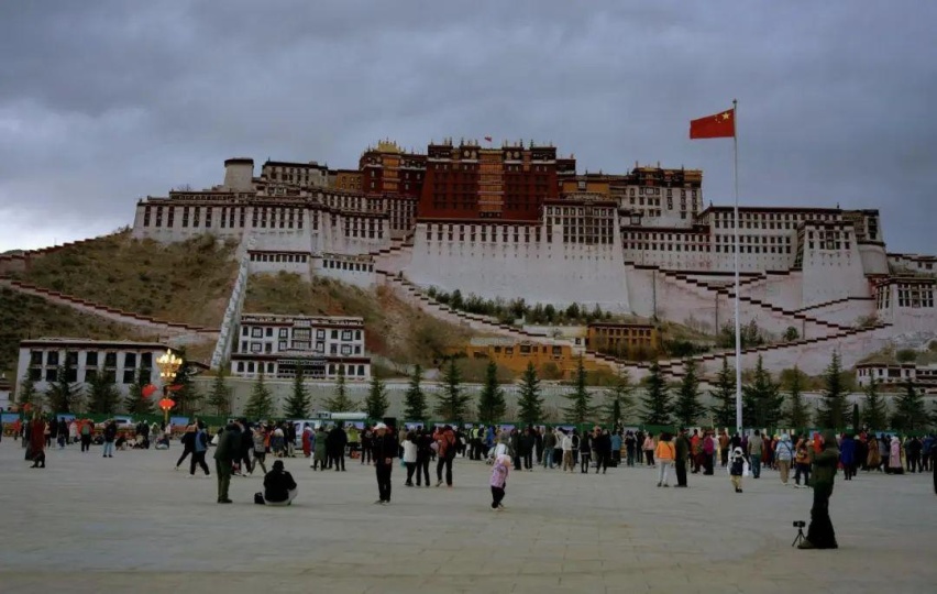 放下手头的工作，与英菲尼迪一起来次春日藏区之旅