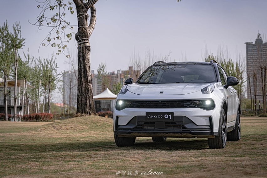 2.0T+8AT，全系标配12.7英寸大屏，试驾全新领克01