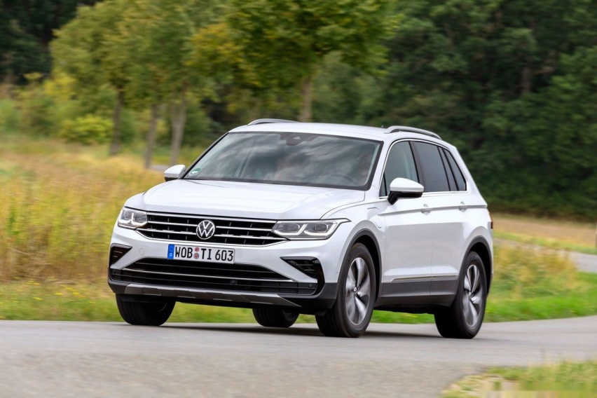 volkswagen-tiguan-ehybrid-revealed-with-245-hp-and-30-miles-50-km-of-ev-range_15.jpg