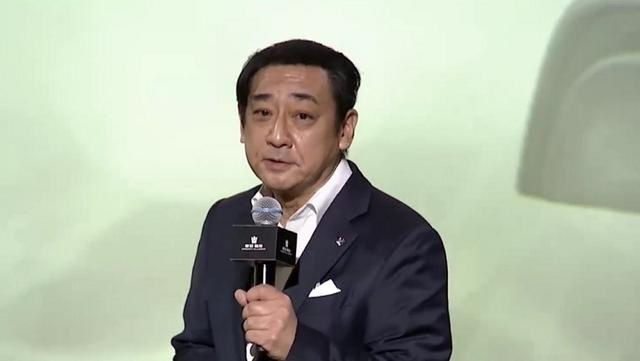 皇冠加冕再续传奇 多维度打造豪华体验 丰田皇冠陆放上市售27.58万起