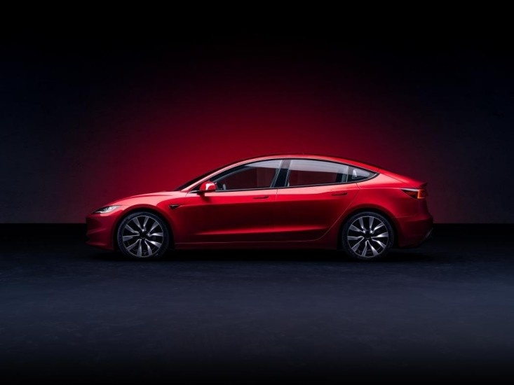 卉眼识车|特斯拉Model 3 焕新版25.99万元开启预售