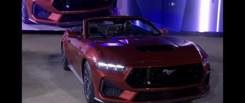 最后一代V8发动机车型，内饰增加数字化装扮，全新福特Mustang
