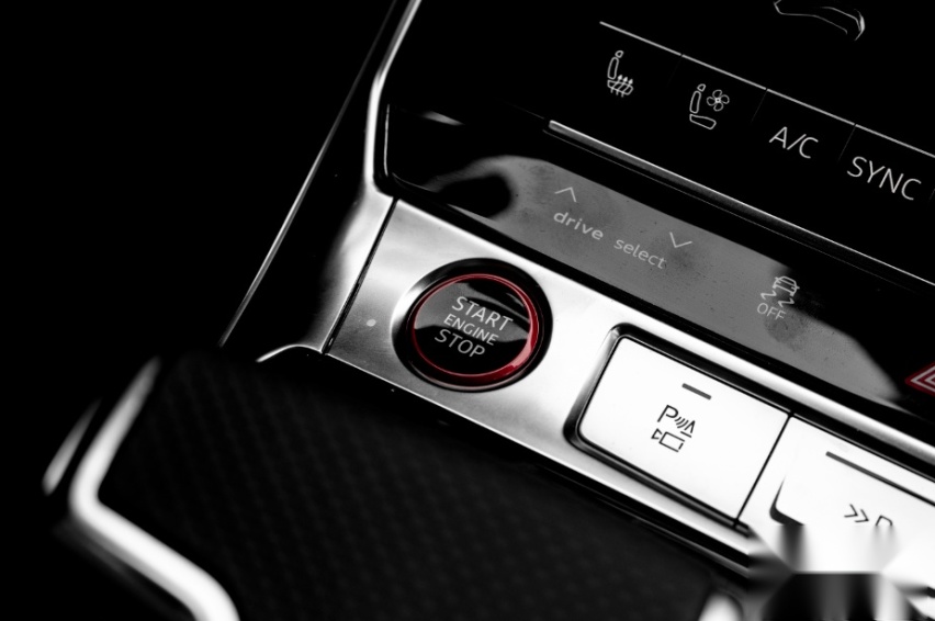 试驾｜奥迪RS6 Avant，“又纯又欲”的黑武士，性能和实用都有了