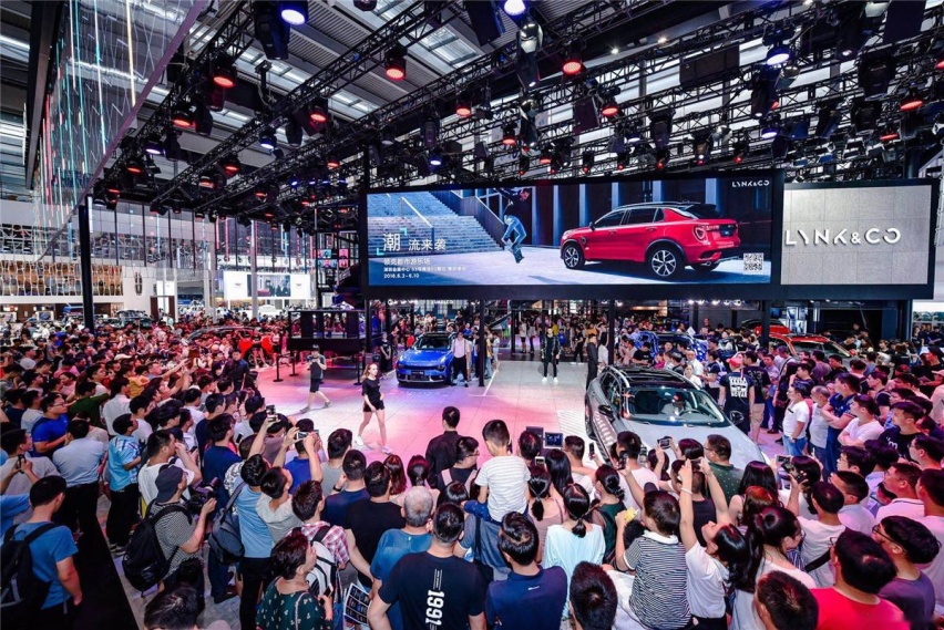 50万的奔驰用1.5T？国产车表示1/3的价格给你2.0T！