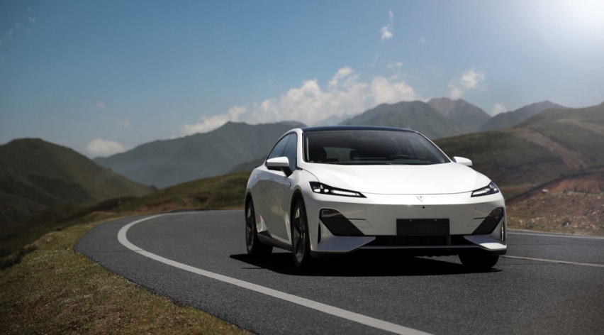 长安汽车8月销量燃油车与新能源车齐头并进，电气化转型成效明显
