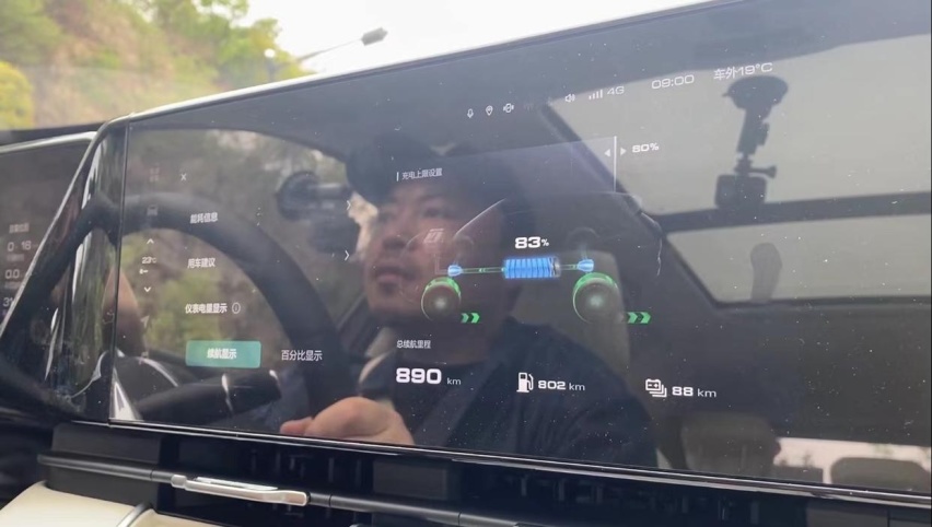 长城想靠这车打翻身仗？试驾枭龙Max，两驱油耗四驱性能是真的？