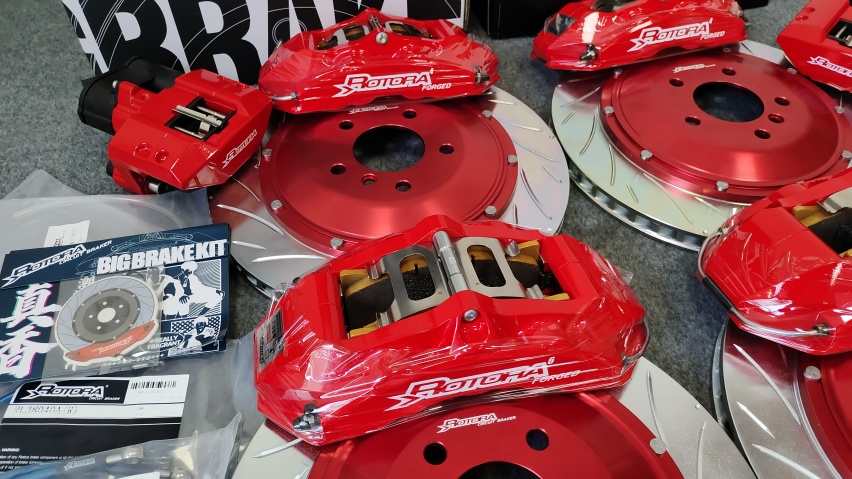 宝马5系(F10)改装升级Rotora前6后4双卡钳刹车