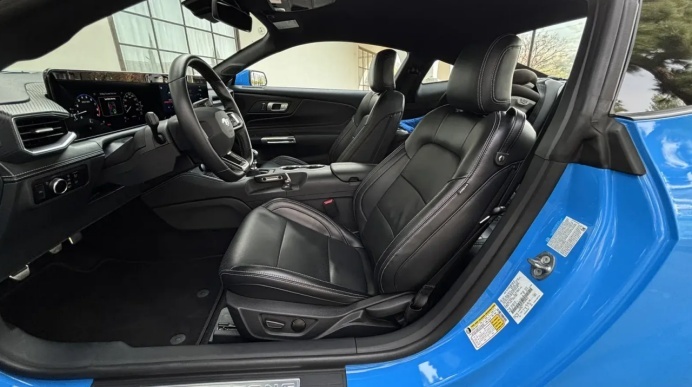 仅存的美系燃油跑车，搭载5.0L大V8，2024款福特野马放出大量官图