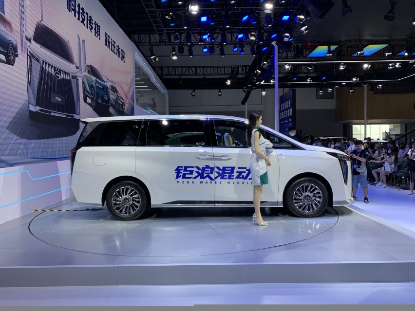 2022成都车展 实拍新一代传祺M8混动版