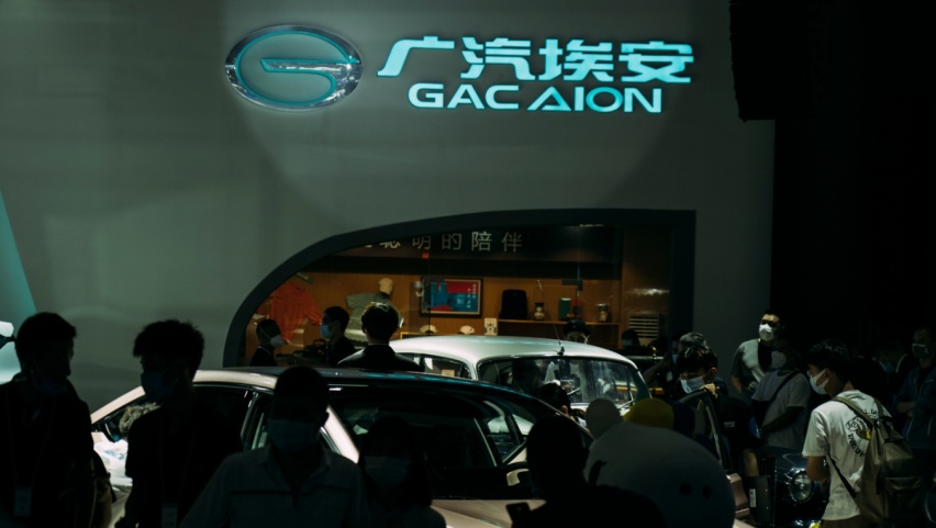 不自信的埃安，为什么总爱碰瓷新势力？