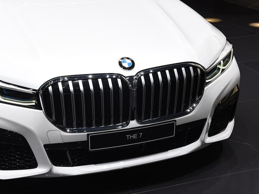 宝马7系的3.0T V6带插电混动，5秒破百很高级，且兼顾运