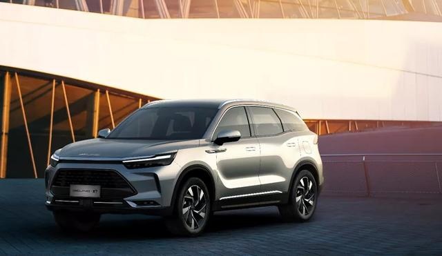 推新车标后，首款新车BEIJING-X7，预售10万起
