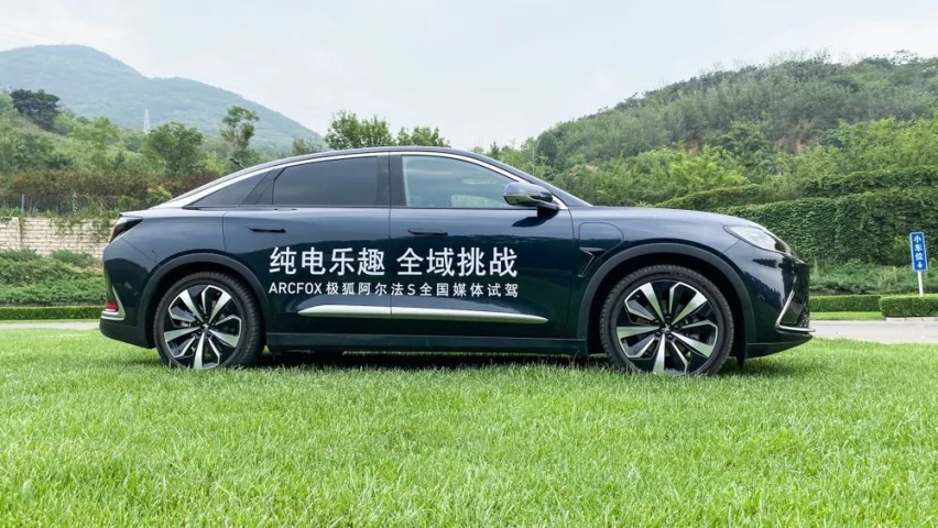 豪华与智能并存 试驾ARCFOX极狐阿尔法S 603H版