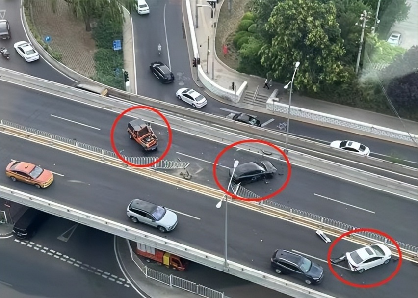 比亚迪汉对撞Jeep牧马人，人们崇拜的“进口车”，被撞了个稀碎？