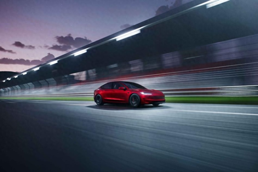 Model3高性能版东北首秀,特斯拉亮相沈阳五一汽车展览会!