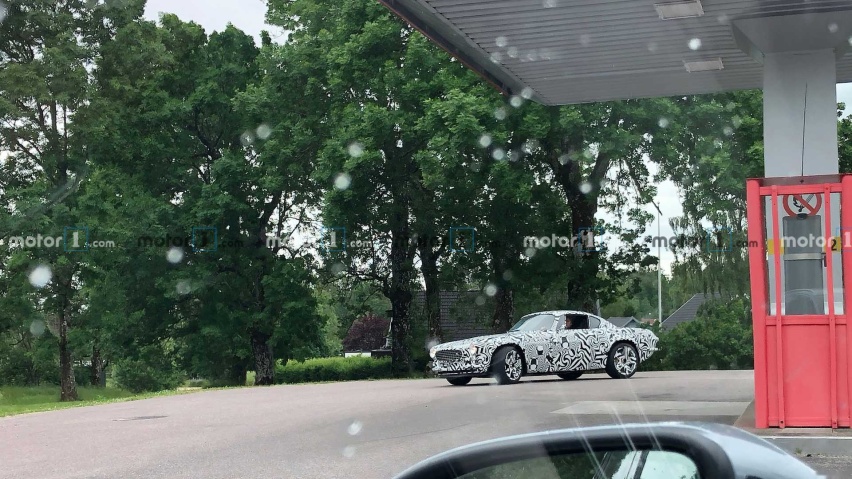 纪念P1800，或为定制复古车，极星P1800原型车谍照曝光