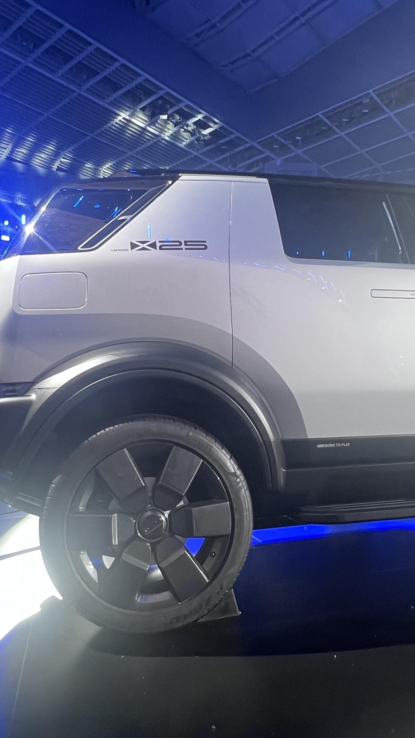 iCAR X25亮相，奇瑞造了辆能越野的MPV？